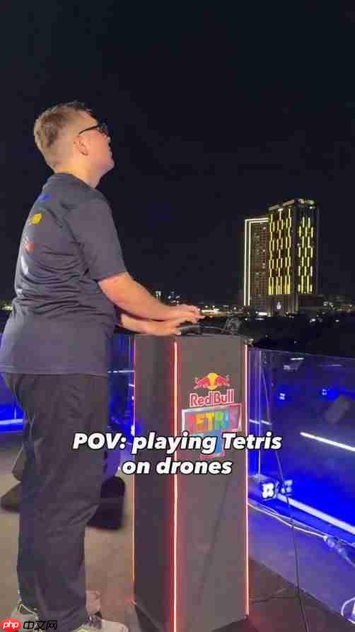 史上最大《俄罗斯方块》!近三千架无人机实时同步操作