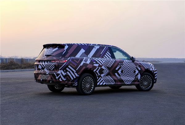 车长超5.3米的全尺寸 长城魏牌旗舰SUV谍照发布：转弯超灵活