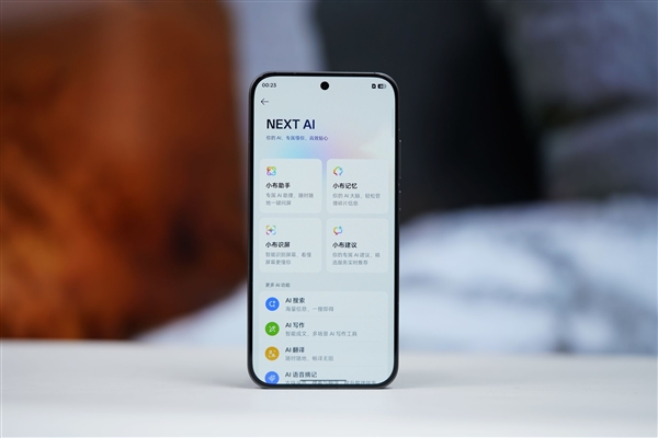 透明RGB光环 辨识度拉满！真我Neo8图赏