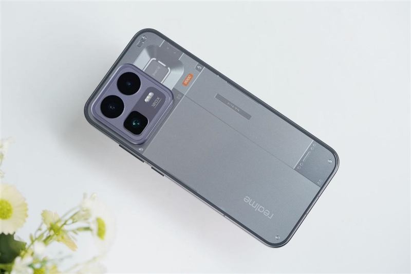 165Hz 满帧生态 + 极客面板 真我Neo8全面评测：这才是新一代潮玩电竞旗舰该有的样子