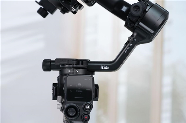 新一代相机增稳利器！大疆DJI RS 5手持云台稳定器图赏