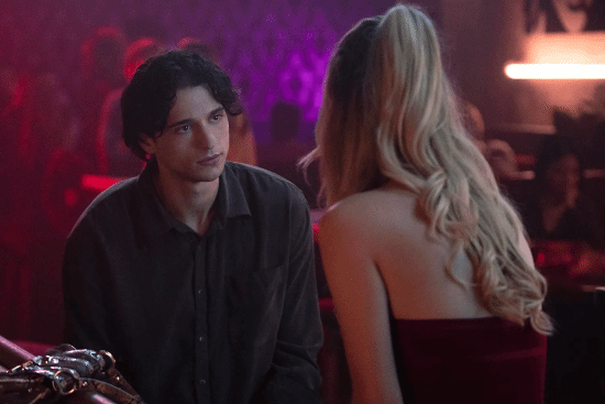 心理病态还是大尺度游戏！新美剧尺度惊人：女主求羞辱