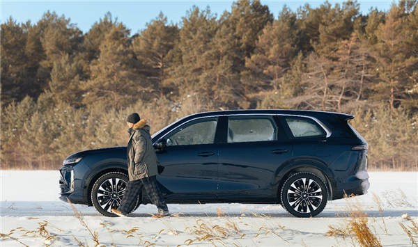 用上问界M7同款舱内激光视觉 宝骏大六座SUV华境S实车曝光