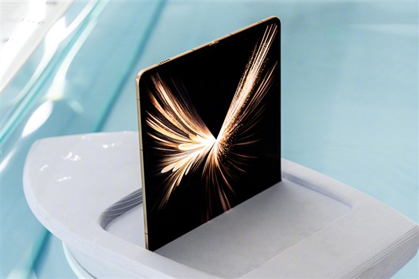 荣耀Magic V6电池突破7000mAh：史上电池最大的折叠屏旗舰来了