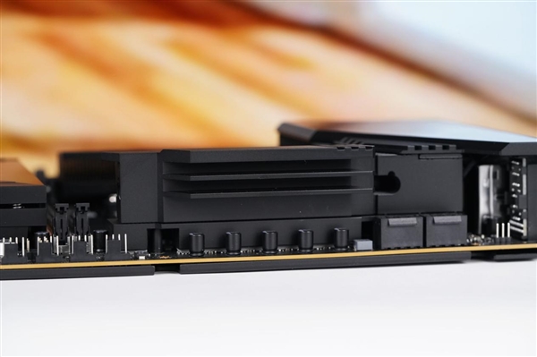 刷新超频记录！七彩虹iGame X870E Vulcan OC V14图赏