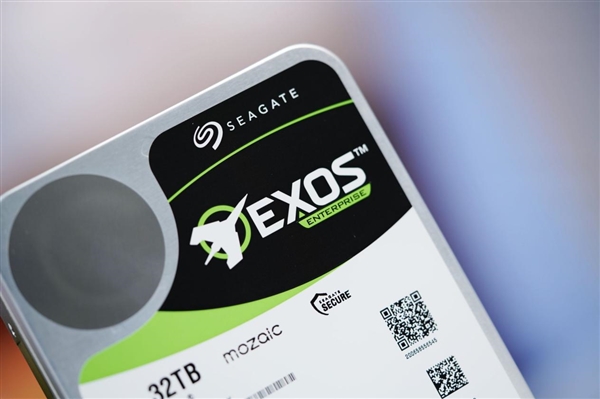 终于告别SMR叠瓦盘！希捷银河Exos 32TB硬盘图赏