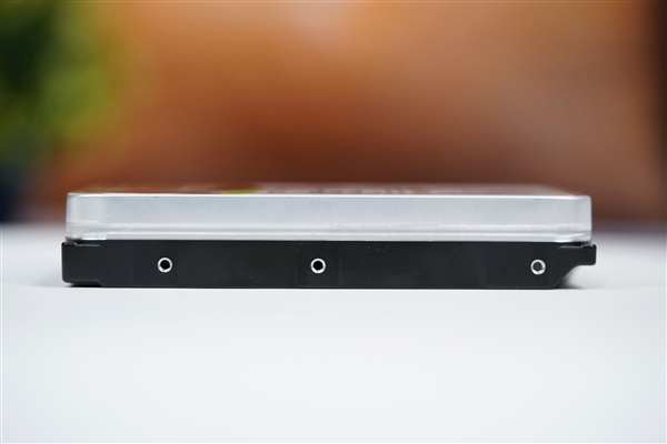 终于告别SMR叠瓦盘！希捷银河Exos 32TB硬盘图赏