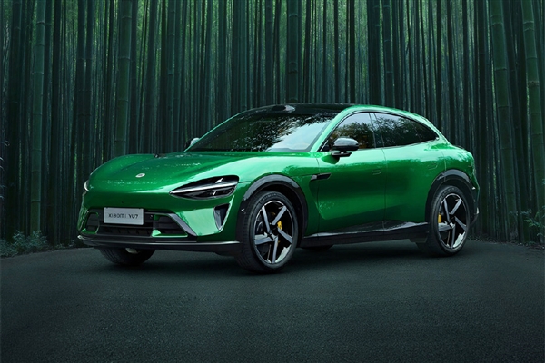 小米车主提车美照新鲜出炉 雷军:祝贺尊贵的YU7车主