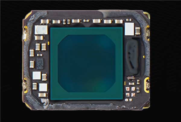 苹果依然引领行业!iPhone 17首发方形前摄:华为、OPPO已开始探索