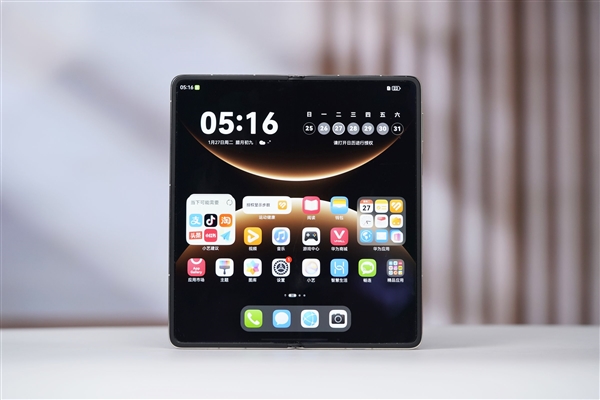 双折叠巅峰之作!华为Mate X7典藏版图赏