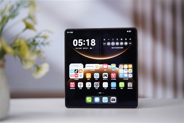 双折叠巅峰之作!华为Mate X7典藏版图赏