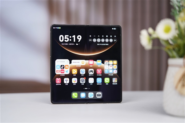 双折叠巅峰之作!华为Mate X7典藏版图赏