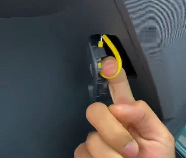 网友实测通过机械装置开某007后门：比唐僧取经还难