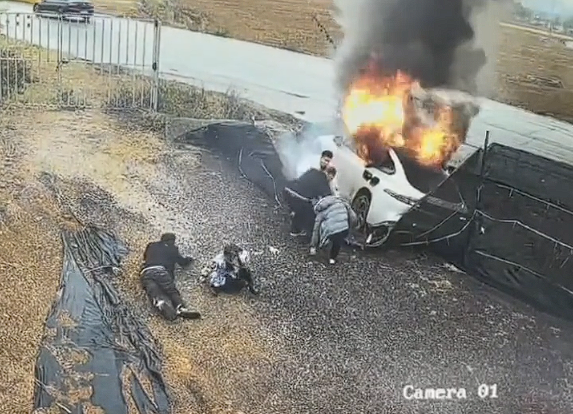 碰撞后迅速爆燃起火致1人死亡 东风奕派回应网传eπ007事故