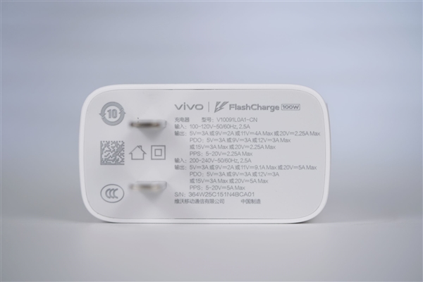 451万分最强旗舰手机！iQOO 15 Ultra图赏